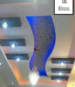 false ceiling with chandelier and six lights
